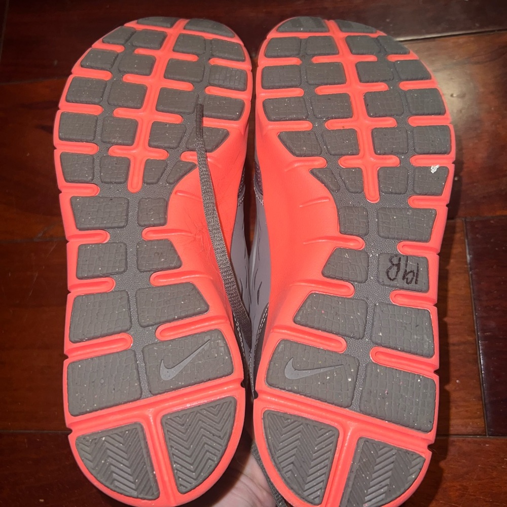 NWOT Womens Nike Running Sneakers - Picture 4 of 8
